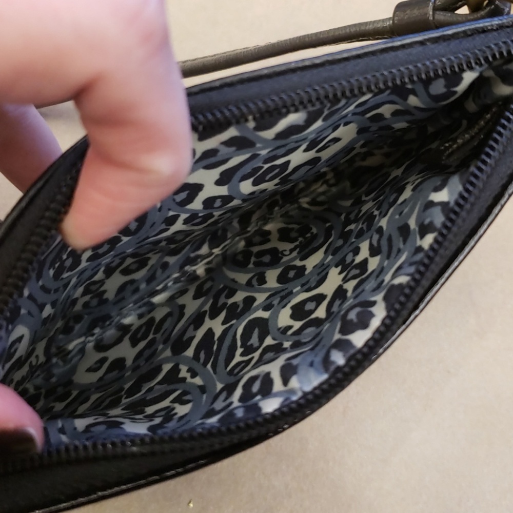 Coach authentic black patent leather wristlet - Picture 4 of 4